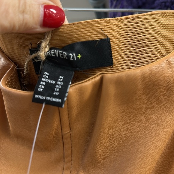 PLUS SIZE Faux Leather Ankle Pants Size 1X - Picture 6 of 8